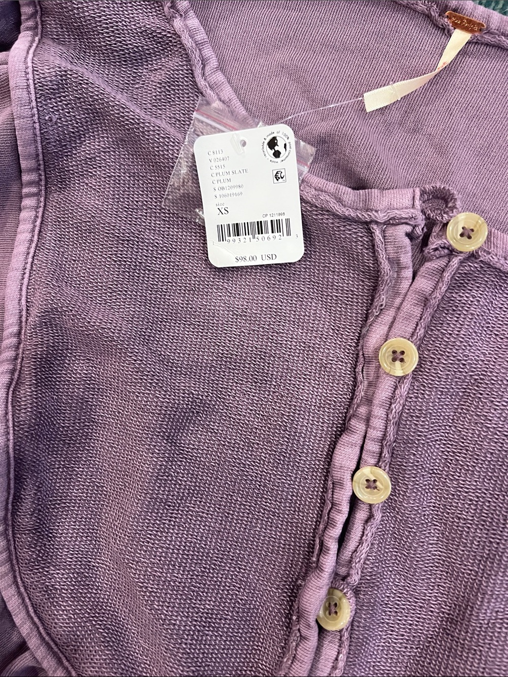Z.NWT Free People   About A Girl Pullover in Purple Button-Yoke Oversize - Picture 3 of 3